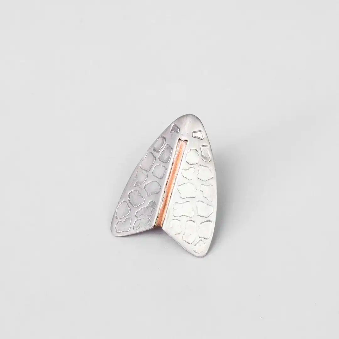 Colgante y prendedor en plata y cobre