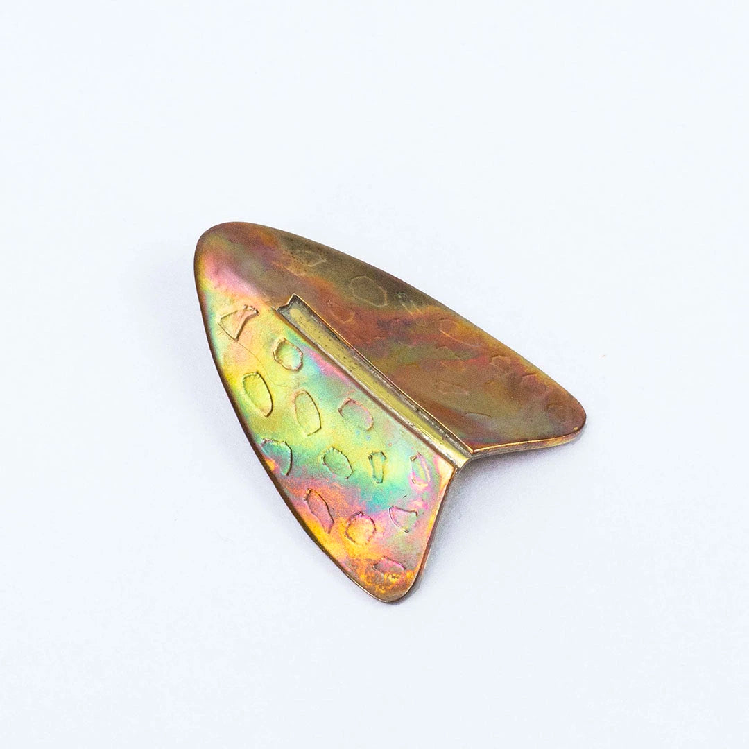 Colgante y prendedor en cobre y bronce