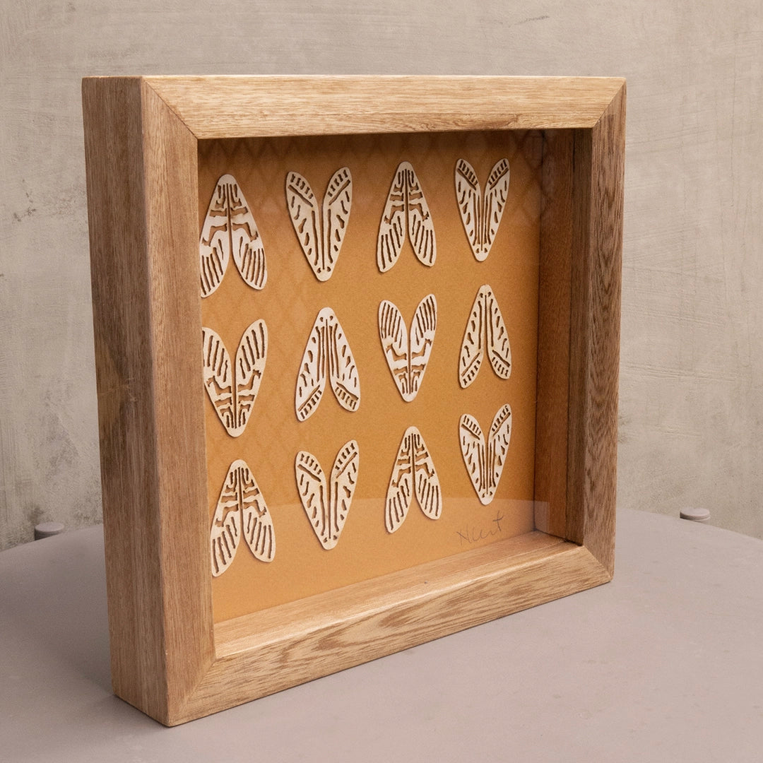 Cuadro en madera tipo caja con diseño en cartón